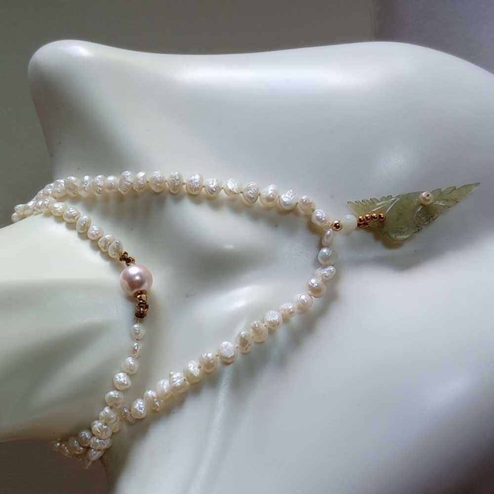 Elegant Cultured Baroque Pearls Necklace with Green Jade Carved Bird Pendant 18"